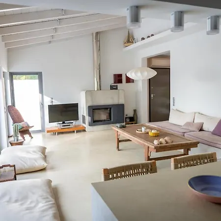 Villa Next To The Waves! *