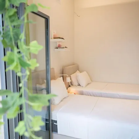 Next To The Waves! * Istiaía