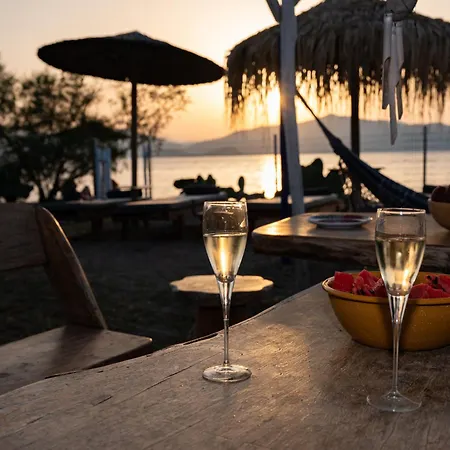 Next To The Waves! Villa Istiaía