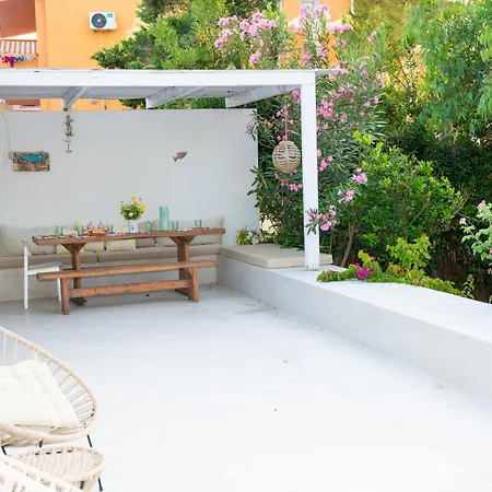 Next To The Waves! Istiaía