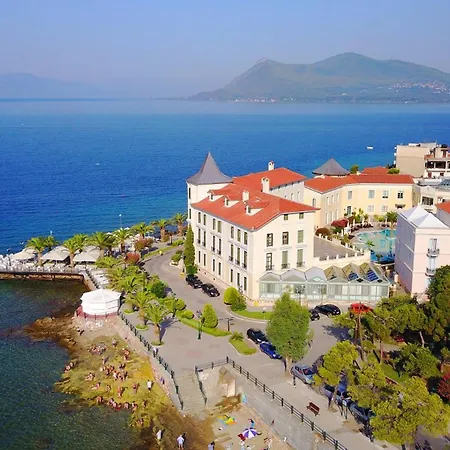 Next To The Waves! * Istiaía